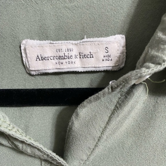 Abercrombie and Fitch Small Button-down Crop - Picture 6 of 8